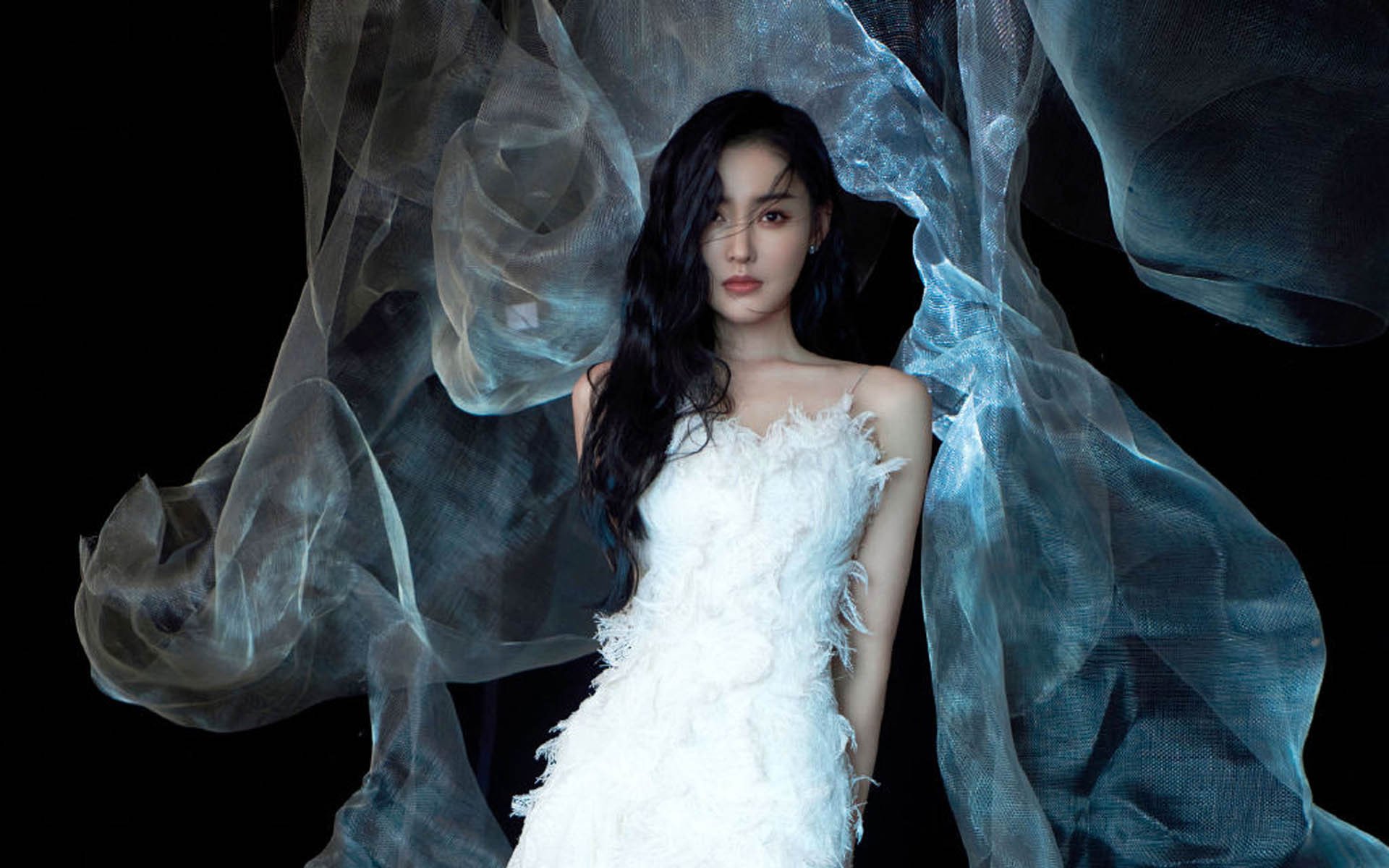 彩虹之剑出鞘，南非射手阿尔瓦雷斯在德甲争冠战接管比赛，力克多特蒙德书写传奇